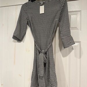 H&M Black and White Houndstooth Long Sleeve Dress